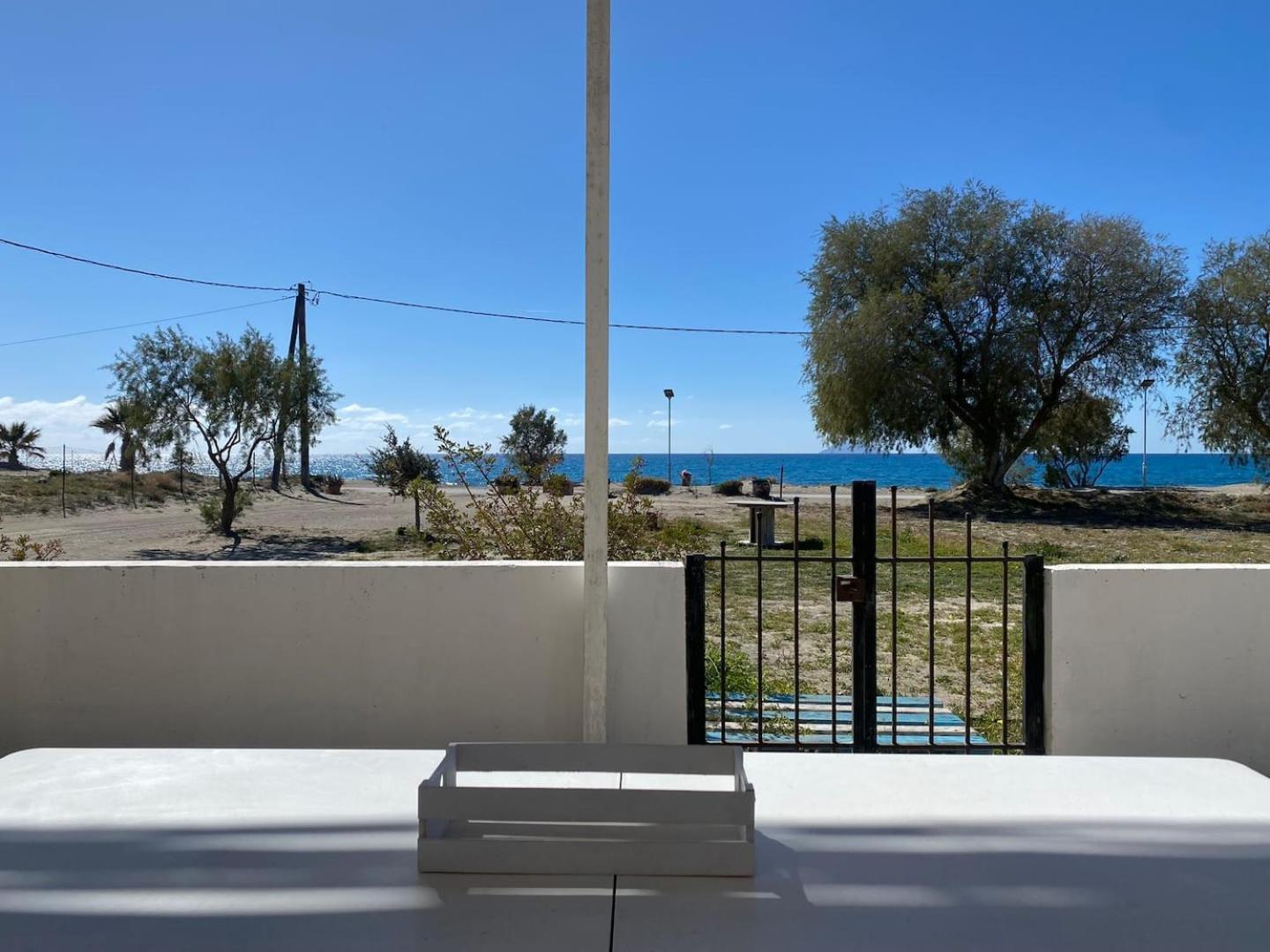 Zen Seaside Apartment Kalamaki (Heraklion) Exterior foto